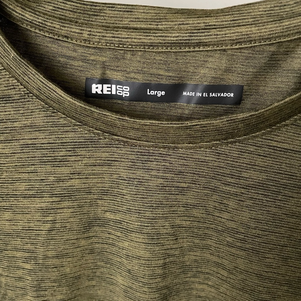 Mens REI t shirt